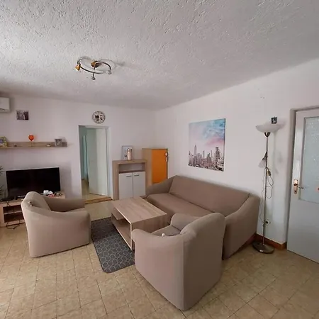 Vera Апартаменты Црес